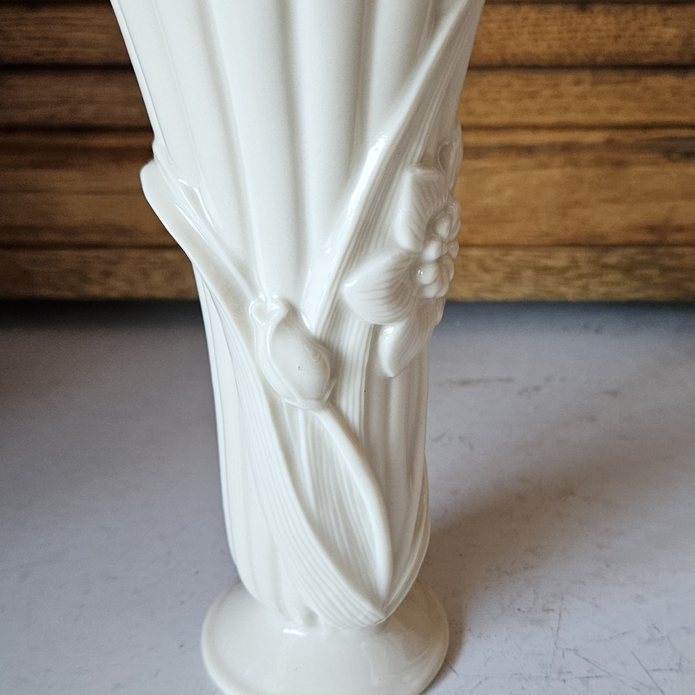 Elegant "LENNOX" Cream Vase
